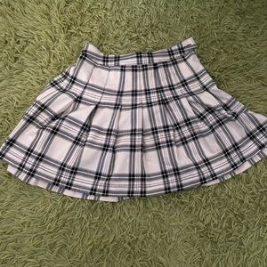 Black and white plaid pleated skirt